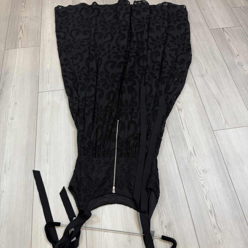 Saylor Maryl midi dress featuring an open-stitch lace Bow & Zipper Back Size XS - Picture 9 of 12